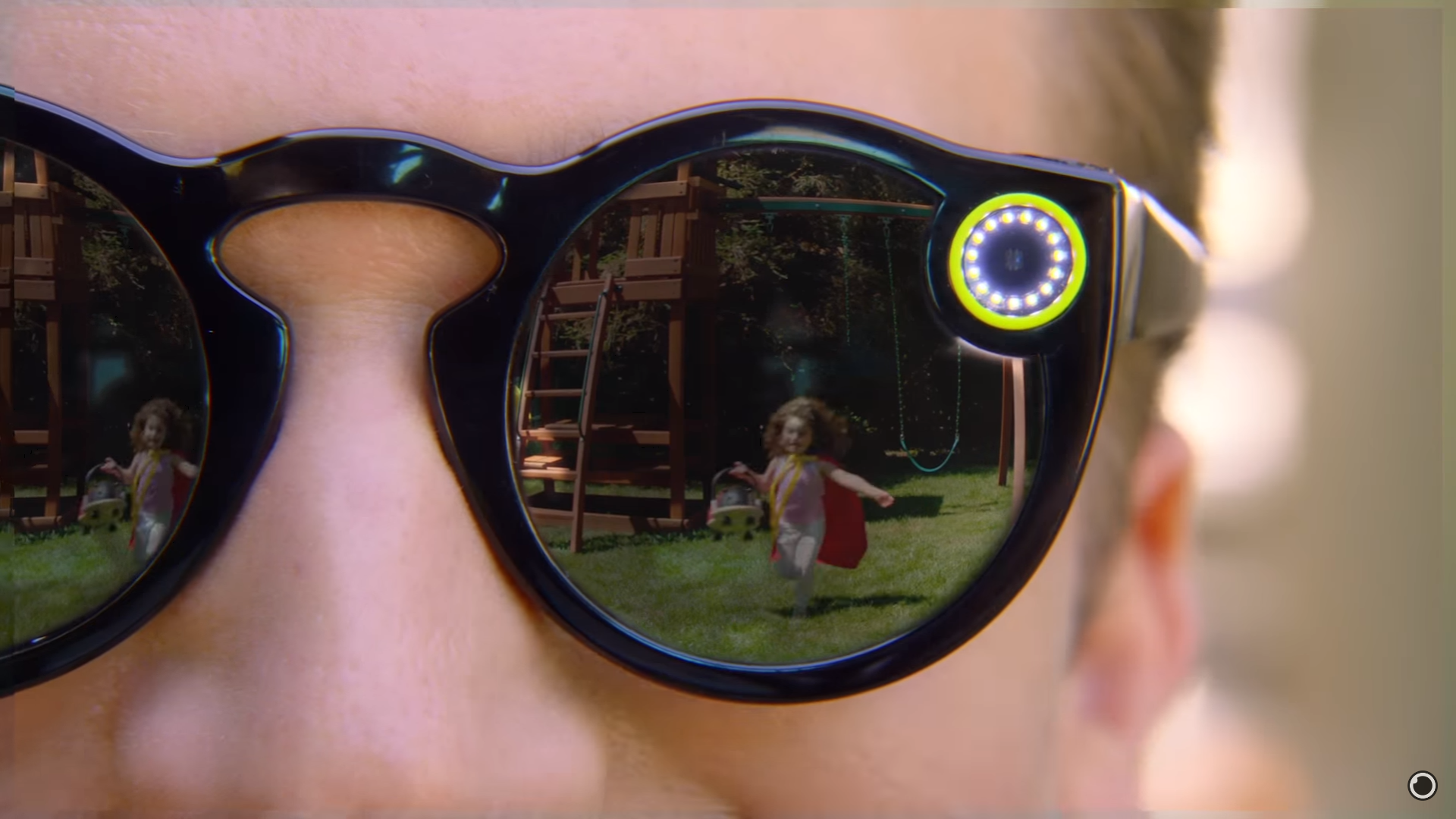Capture d'écran de la vidéo Spectacles publié par Spectacles sur Youtube.