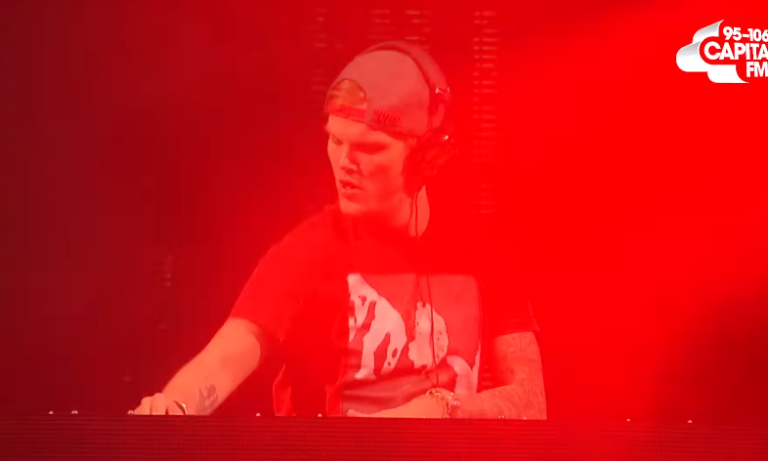 Avicii : La famille confirme qu’il s’est suicidé<br />
<b>Deprecated</b>: strip_tags(): Passing null to parameter #1 ($string) of type string is deprecated in <b>/home/actumondxo/www/wp-content/themes/Newspaper/loop-single.php</b> on line <b>64</b><br />
Avicii : La famille confirme qu’il s’est suicidé