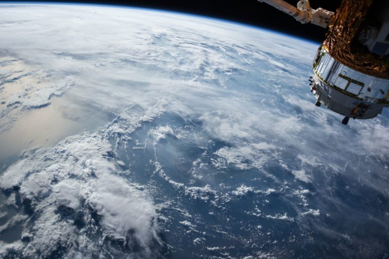 Eutelsat commande un nouveau satellite à Thales Alenia Space