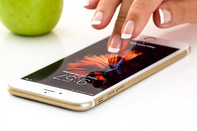 Nantes : Une jeune-femme découvre son IPhone volé en vente, et va le récupérer avec la police<br />
<b>Deprecated</b>: strip_tags(): Passing null to parameter #1 ($string) of type string is deprecated in <b>/home/actumondxo/www/wp-content/themes/Newspaper/loop-single.php</b> on line <b>64</b><br />
Nantes : Une jeune-femme découvre son IPhone volé en vente, et va le récupérer avec la police